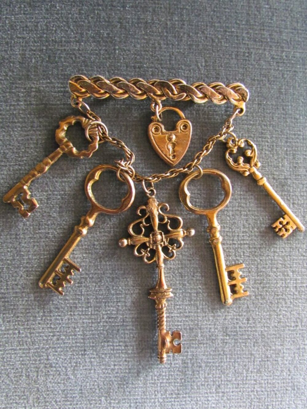 RENAISSANCE CHATELAINE COSTUME PIN w 5 KEYS + LOCK SUSPENDED FROM A GOLDTONE BAR